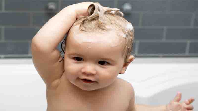 How to wash your baby’s hair so shampoo doesn’t get in his eyes