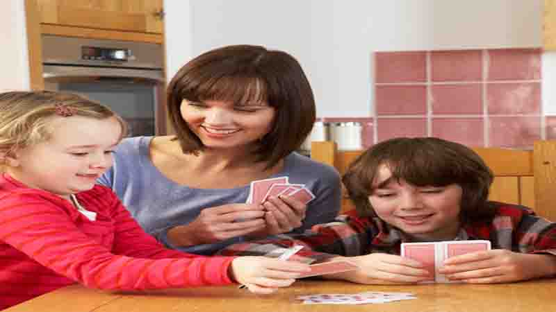 11 card games with the Spanish deck for family fun